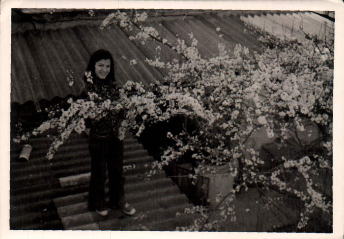 Ana Cristina en el ciruelo – 1975