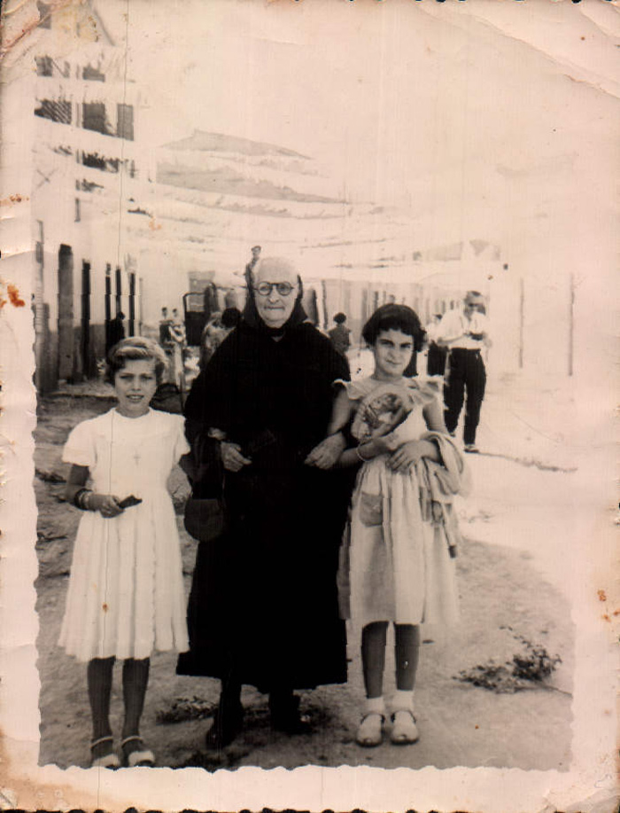 Abuela y nietas – 1953