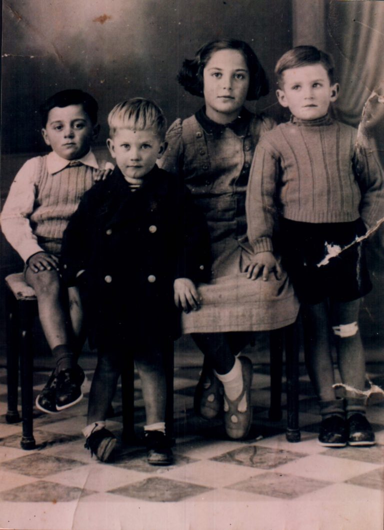 Primos y hermanos – 1945