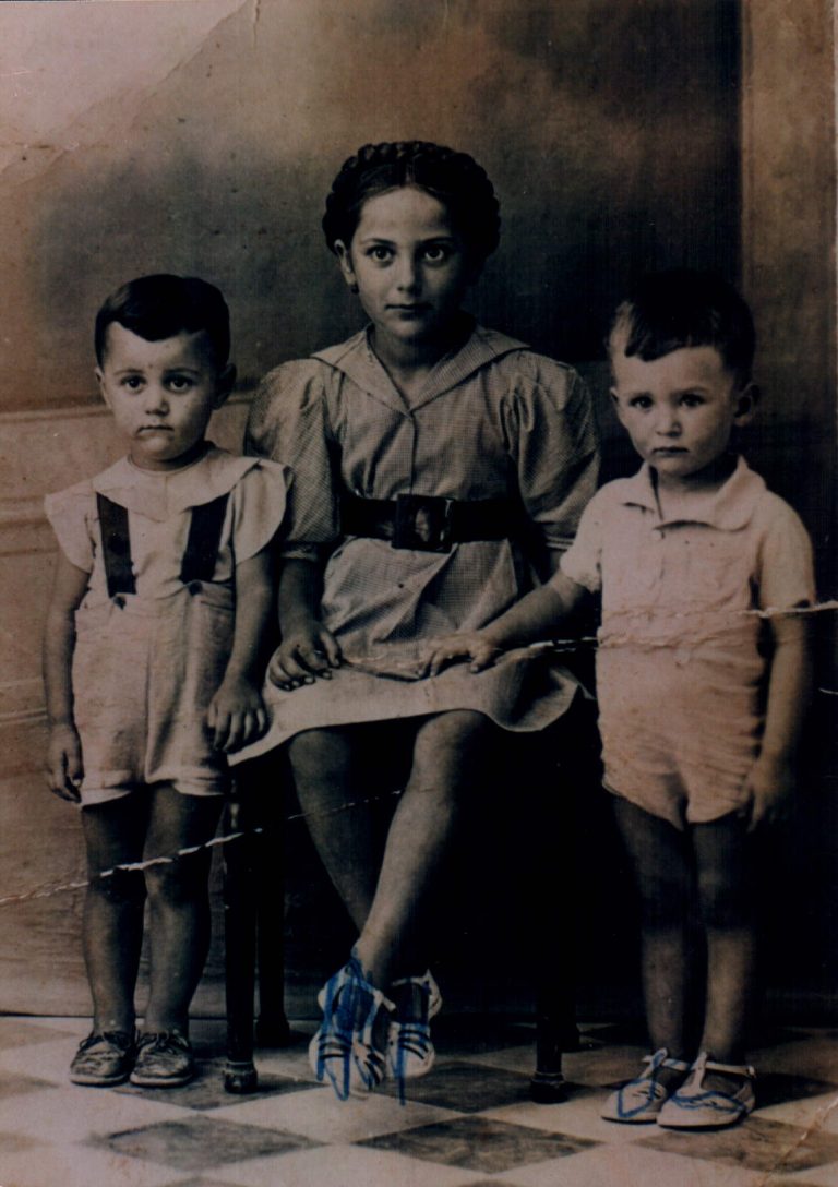 Hermanos y primos – 1943