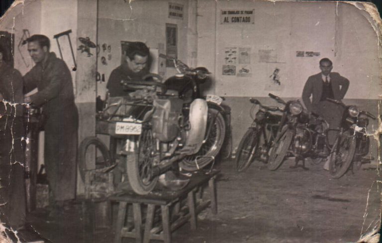 TALLER MOTOS - 1950