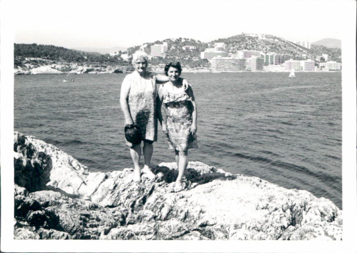 En la playa con la tía Josefina – 1970