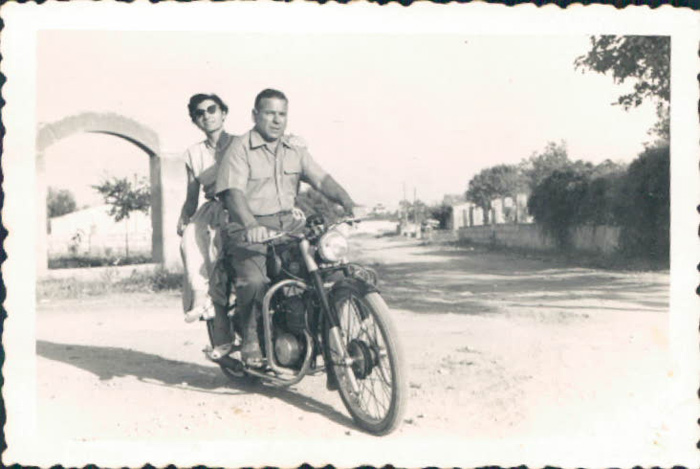 Con la moto la tía Josefina y su marido – 1970