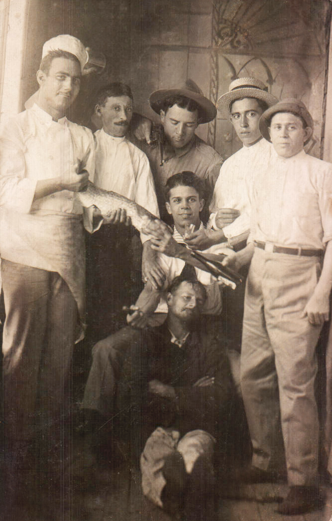 GRUPO DE AMIGOS EN CUBA (EMIGRANTES) - 1918