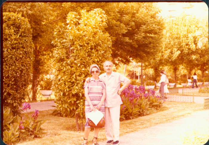 Bernard y María en jardín Plaza Mediterráneo – 1963