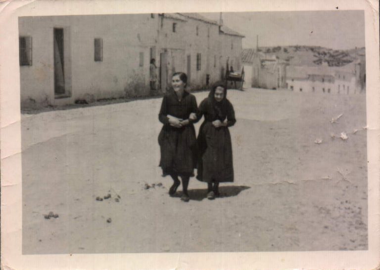ABUELA Y TIA - 1950
