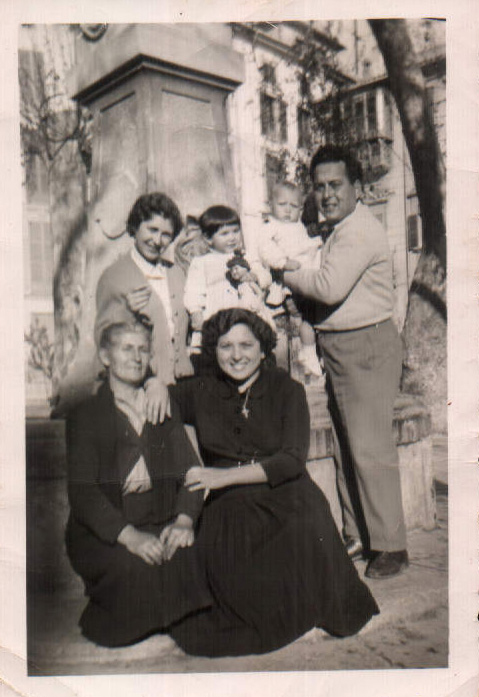 José Miró, Juana Martorell, Micaela Bauzá, Sebastiana y niños – 1959