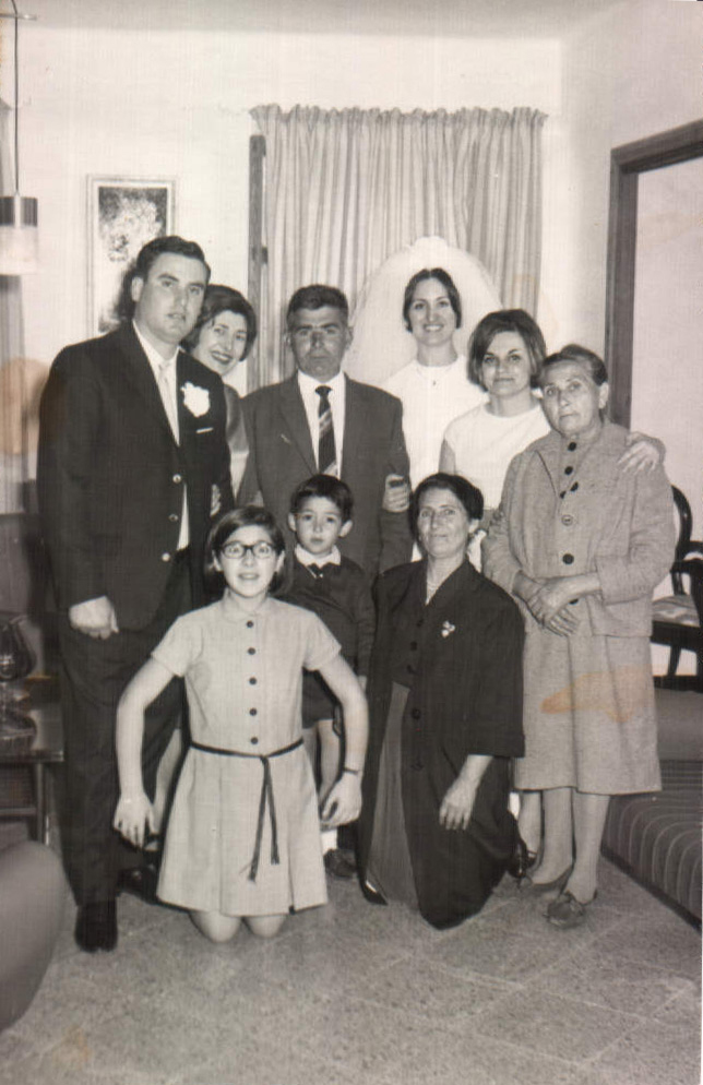 Boda de Miguel y Juana con tías y primas – 1966