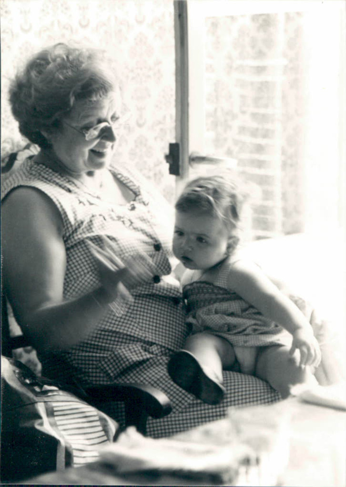 Abuela y hermana – 1980