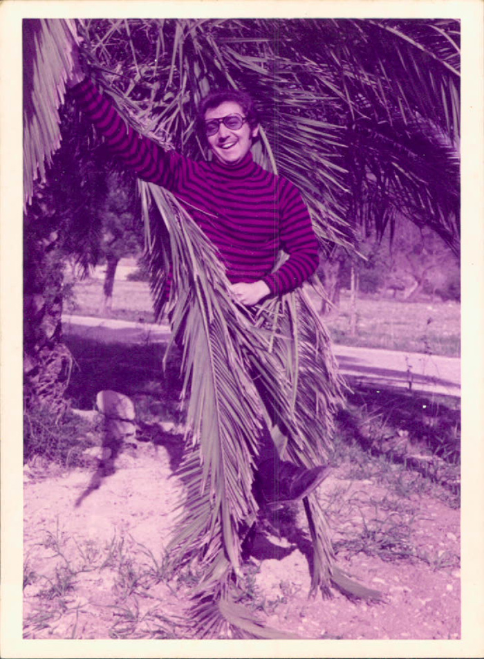Posando con palmera – 1970