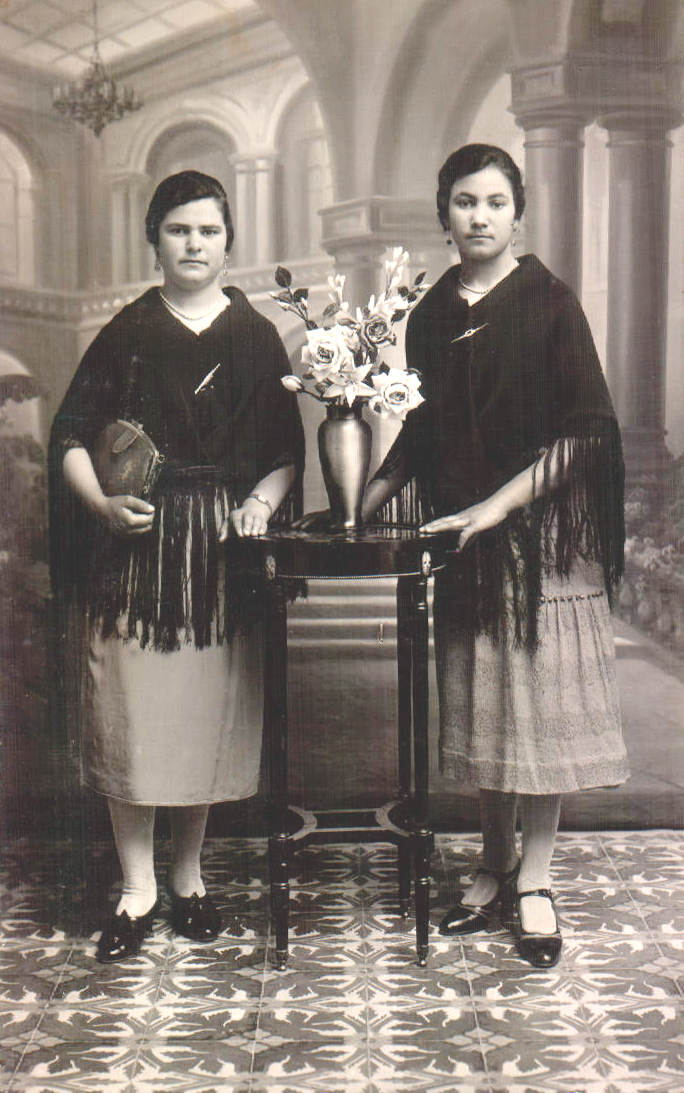 Germandes vestides de pagesa – 1932