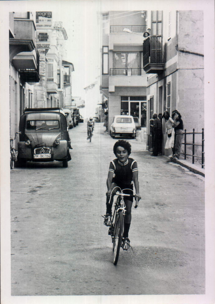 Nin a la volta ciclista, festes de Sant Victorià – 1980