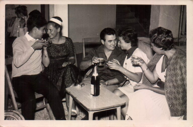 Tomando copas, bar Hotel Sabina – 1958