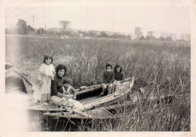 Madre y cuatro hijas (Valencia) 1970